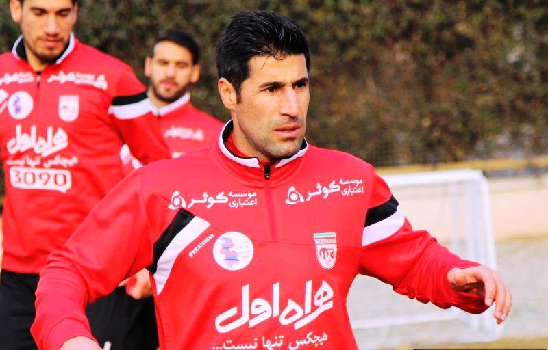 بیک‌زاده‌: به من می‌گویند مورد تو در آیین‌نامه نیست