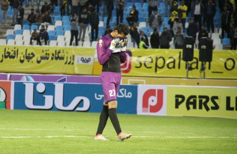 راز اشکهای دروازهبان جوان سپاهان