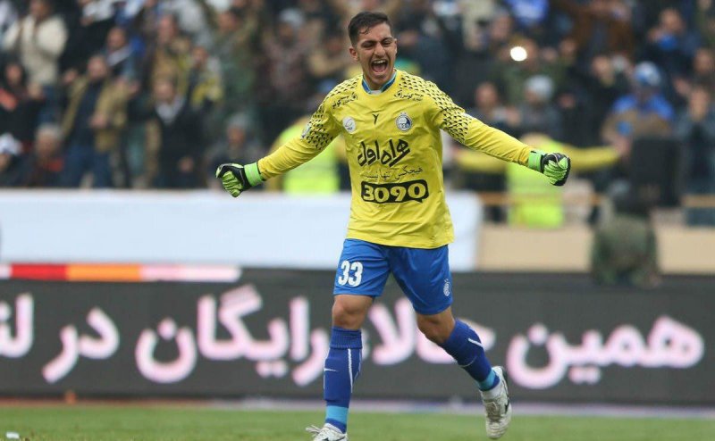  شعار جالب هواداران استقلال برای مدافع جوان