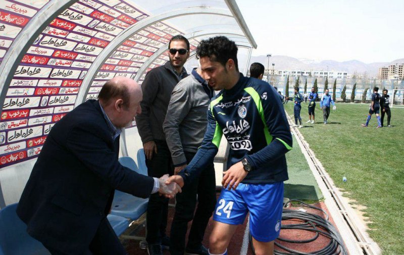 افتخاری در تمرین استقلال  حاضر شد