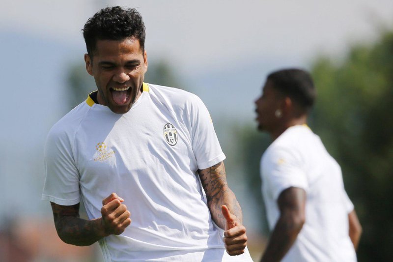 دنی آلوس: هنوز هم طرفدار بارسلونا هستم