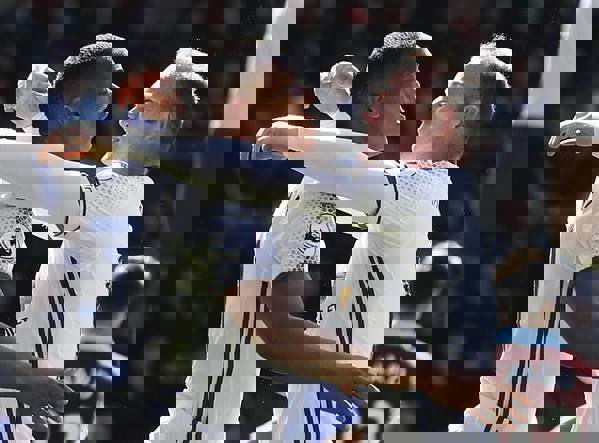 1194806