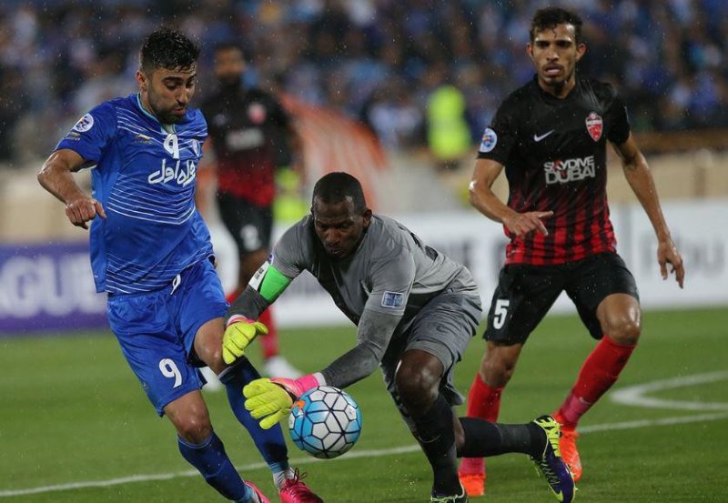 صمیمیت گلزن استقلال و دروازه‌بان الاهلی