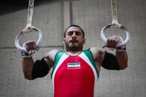 خناری نژاد: داوران به میزبان ارفاق میکنند