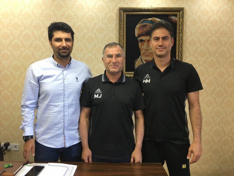 جلالی: حسینی انرژی زیادی روی کارش می‌گذارد