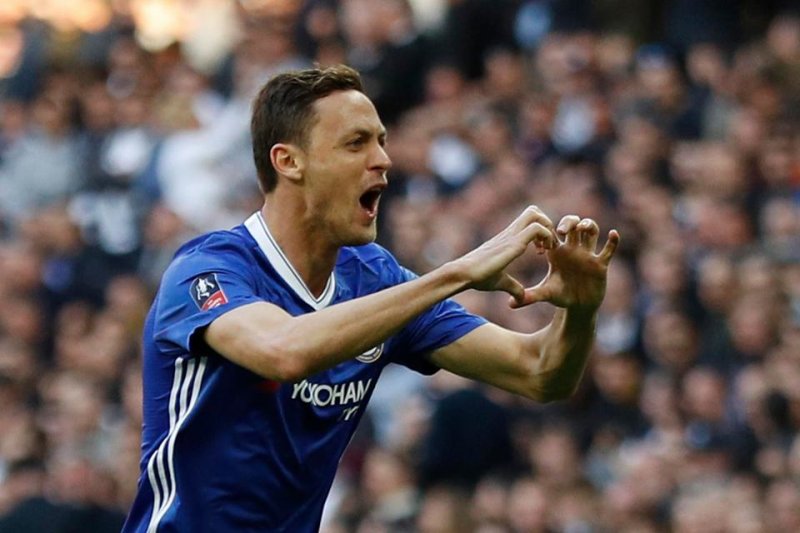 مورینیو خواهان جذب هافبک چلسی