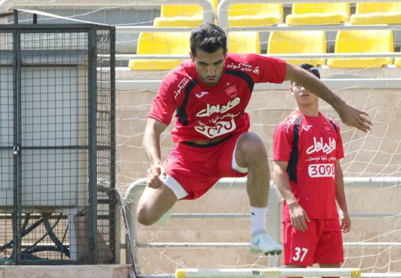 امیری: کریمی تاج سر ماست و حرفش درست است