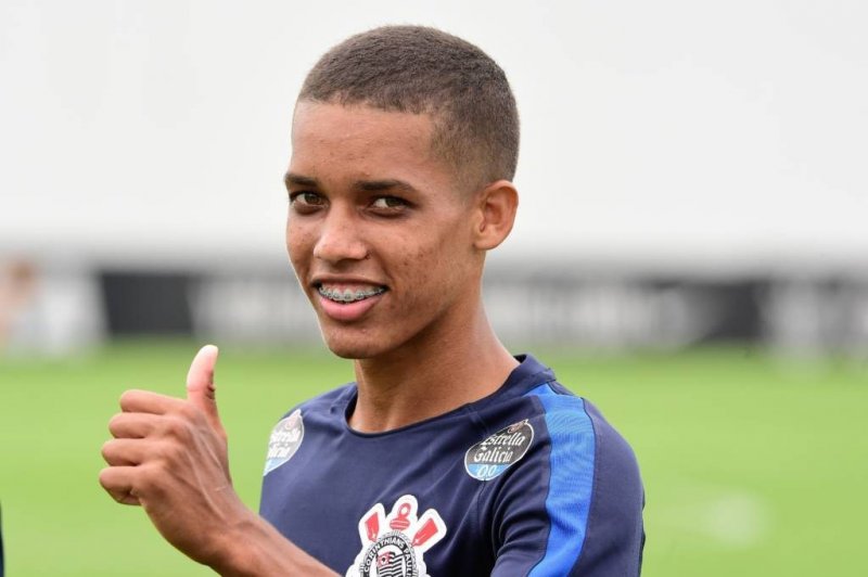 بارسلونا به دنبال ستاره آینده دار فوتبال برزیل