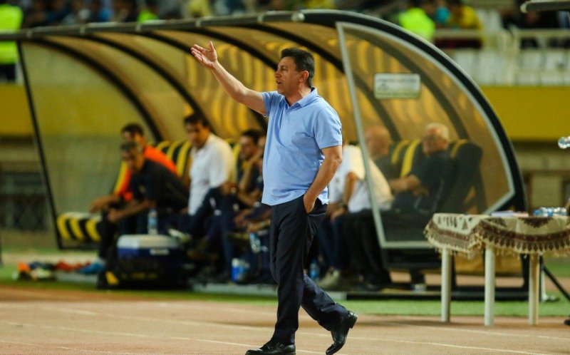 قلعهنویی: بازیکن ما هم چک خورد هم  اخطار گرفت!