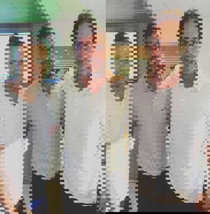 1211695