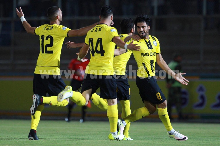 از لج حرفهای صادقی بهتر بازی کردیم