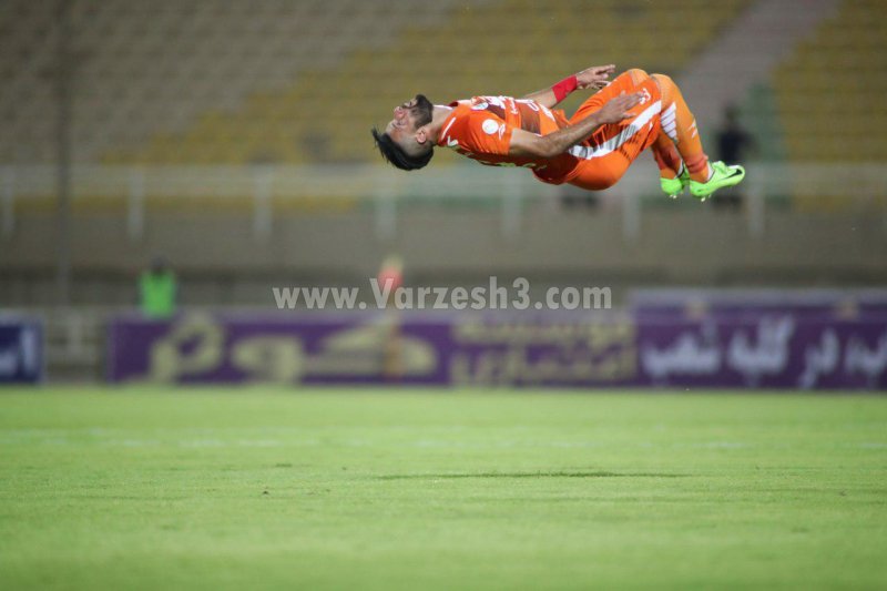 شادی گل گلزن سایپا تقدیم به شماره 10 نارنجی