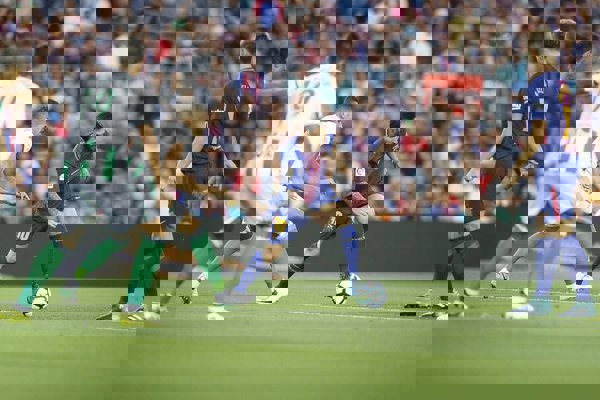 علت وجود سکوهای خالی زیاد در بازی بارسا-بتیس