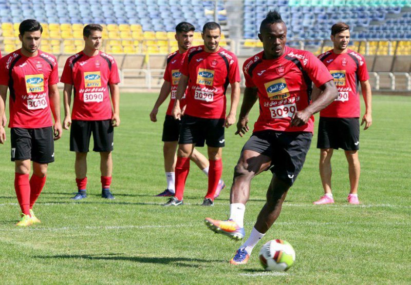 تبریک تولد بازیکنان و کادرفنی به گادوین منشا