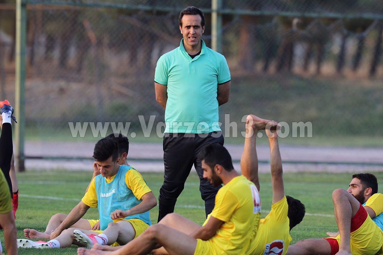 اولین تجربه سرمربیگری کریمی قربانی میگیرد؟