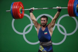 راه رفتن سوپر ورزشکارها روی میز رییس