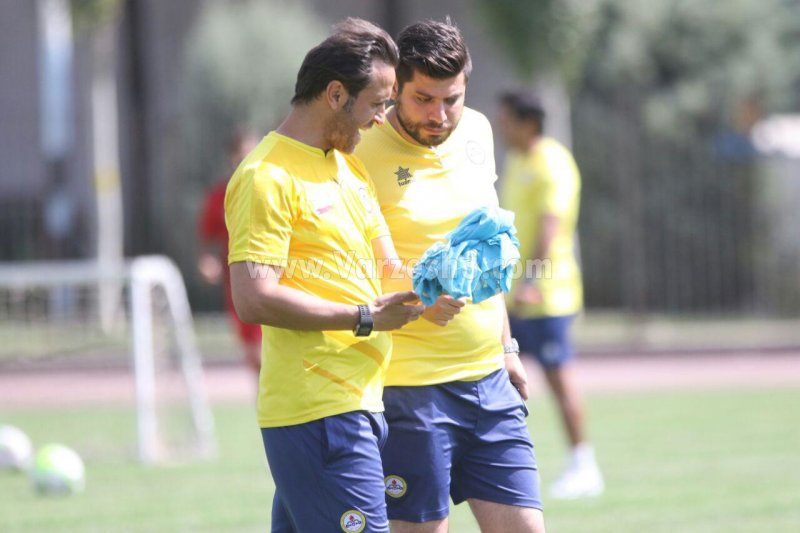 علی کریمی فردا در تمرین نفت