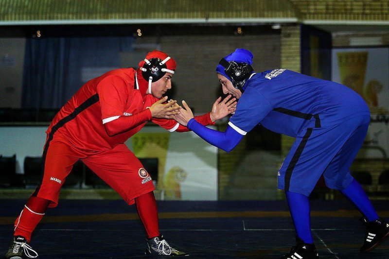 جمعه، اولین مبارزه بانوان کشتی گیر روی تشک