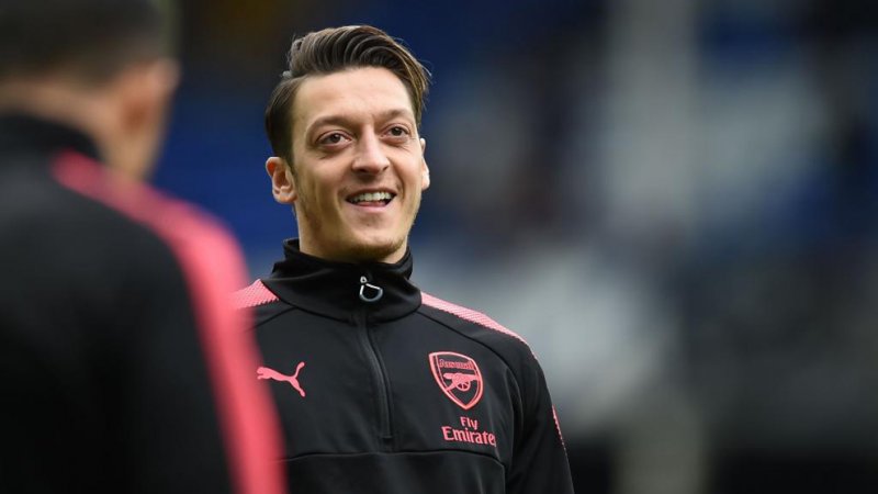 آرسنال روی اوزیل قیمت گذاشت