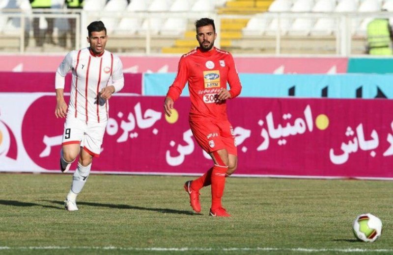 هافبک مازاد تراکتور همچنان بلاتکلیف است!