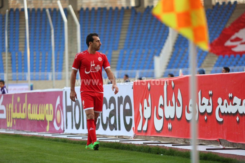 داور اگر یادش بود بازیکن حریف را اخراج نمیکرد!