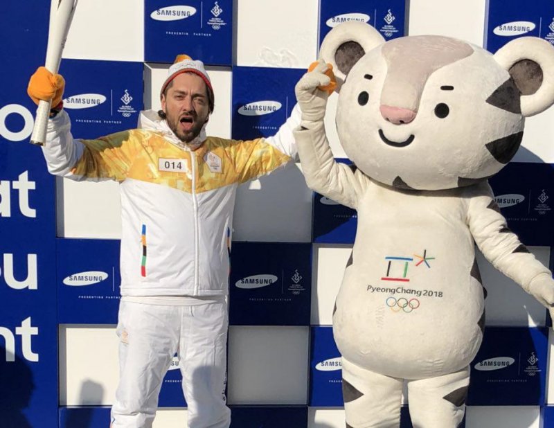 حمل مشعل المپیک توسط بهرام رادان