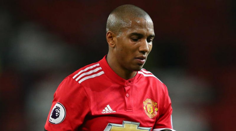 تمدید قرارداد اشلی یانگ با منچستریونایتد