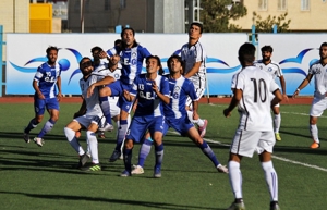 نبرد باد و سنگ در ورزشگاه کارگران