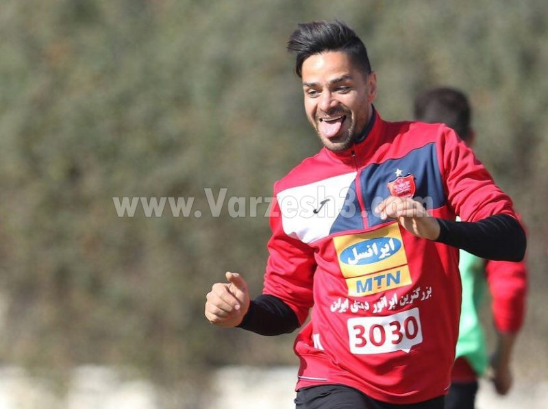 انتقال هافبک ملیپوش پرسپولیس به بیمارستان