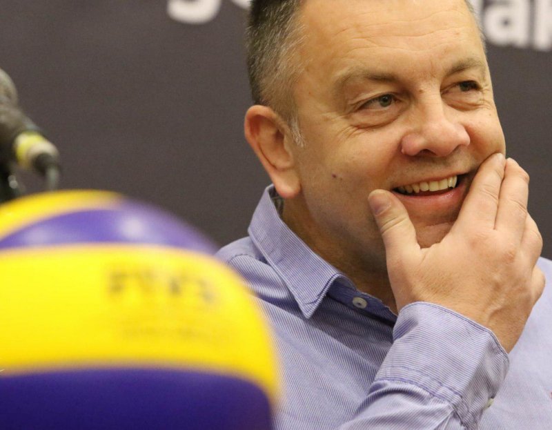 سرمربی تیم ملی والیبال مهمان رادیو