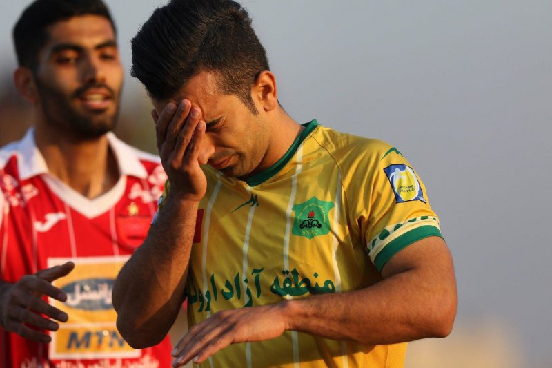 کارت زرد جنجالی سید جلال سوژه استقلالی‌ها