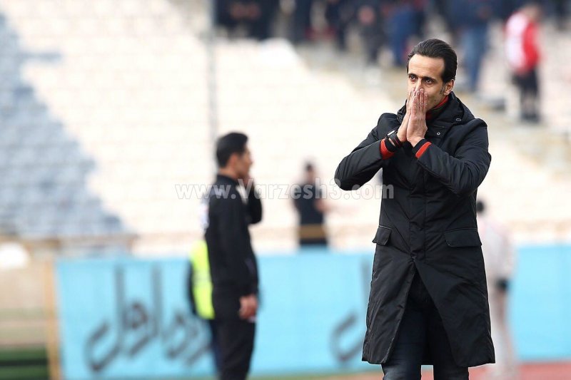 کریمی: میدان را خالی نمی‌کنم