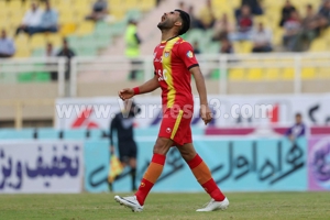 2 فرصت طلایی، حسرت یک نیمه ای فولاد