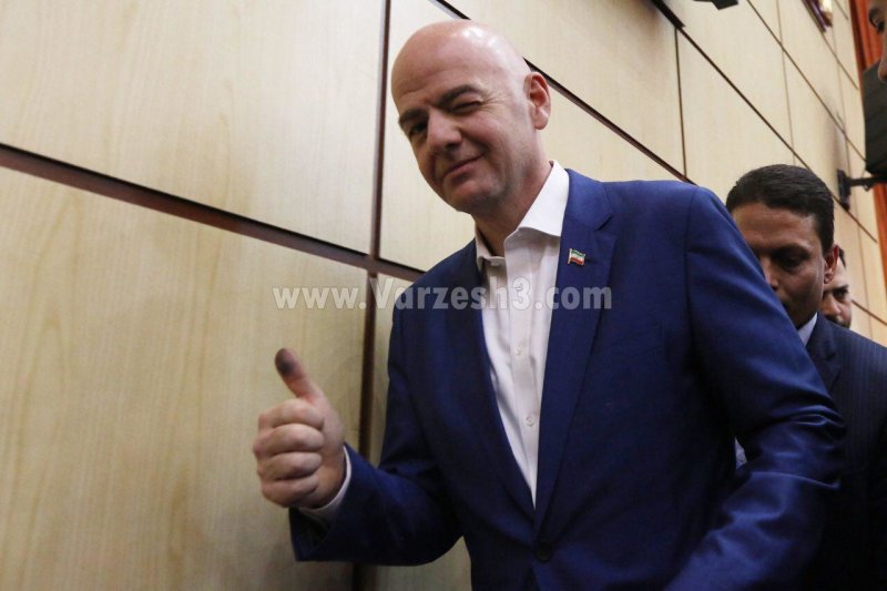 بنر های خوش آمد برای رئیس فیفا در آزادی