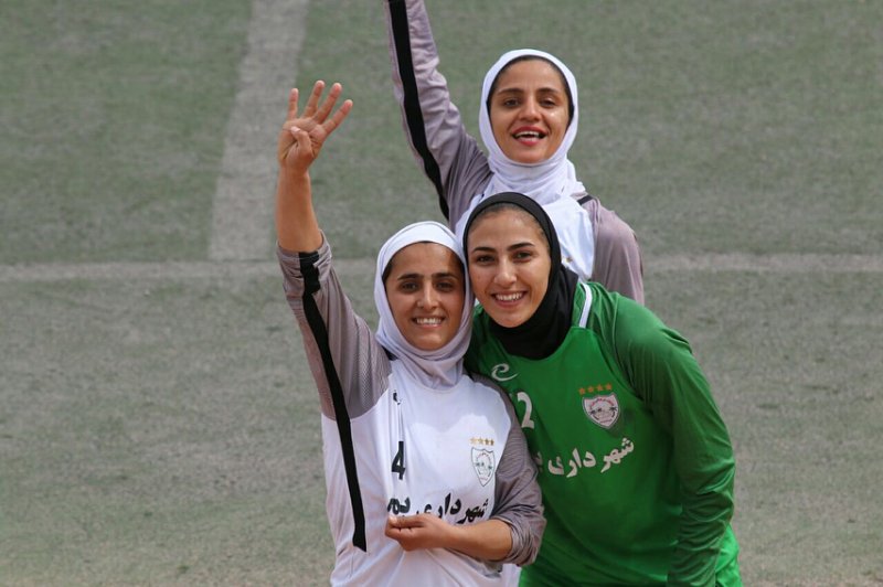 پیروزی بزرگ بم و اتفاقات جنجالی در اصفهان