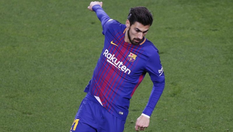 دلجویی غیرمنتظره هواداران بارسا از هافبک ناراضی