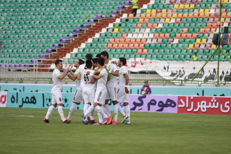 یاران کیروش، با نمازی به اصفهان میروند؟