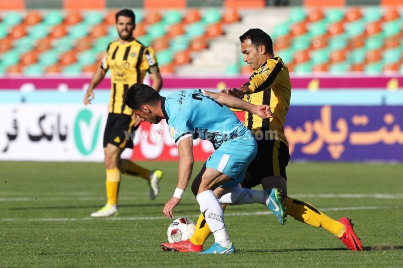 سیاوش و عزت به خالد اجازه ورود نمیدهند