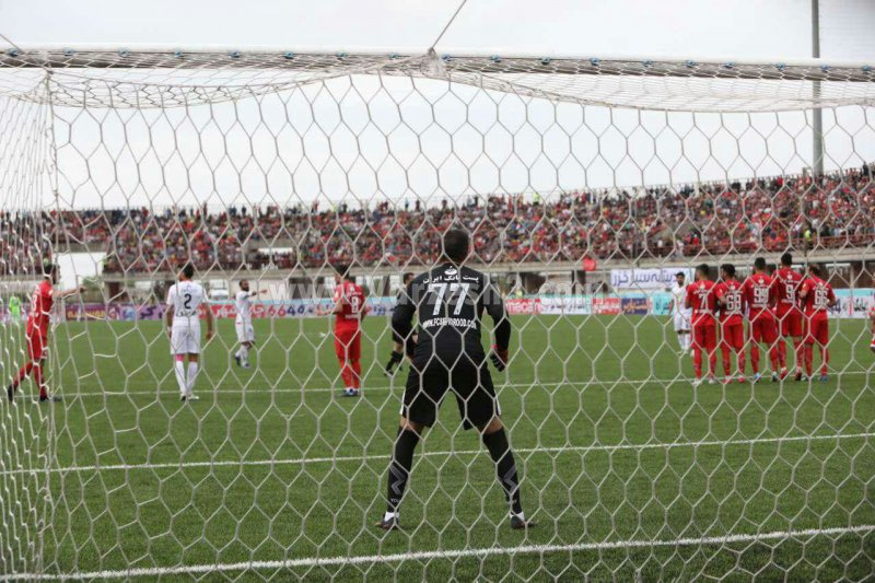 صادقی یا ملکی، کدام یک برابر ستارههای استقلال؟