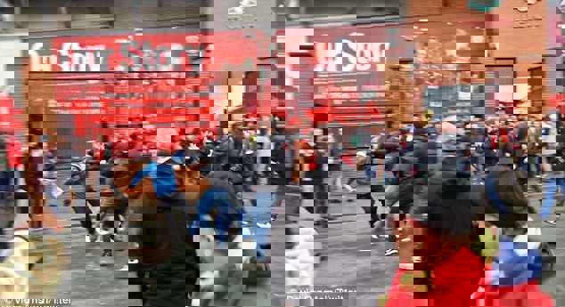 هوادار لیورپول در جدال با مرگ؛ (عکس)