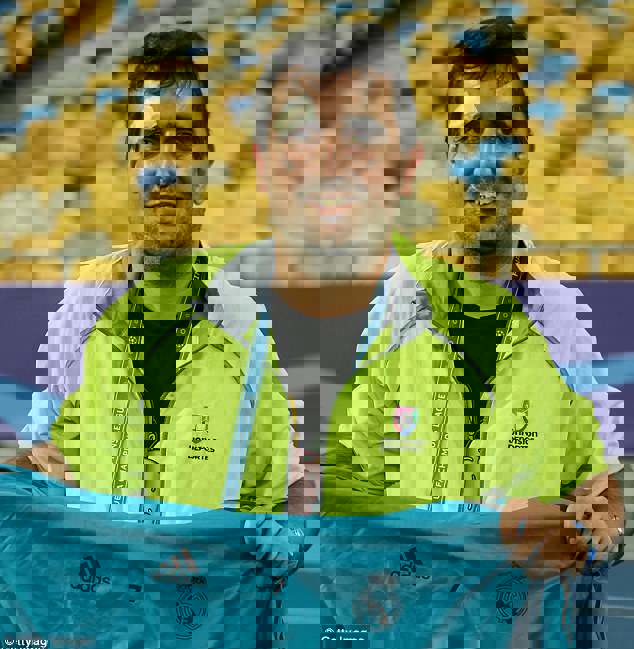 1304734