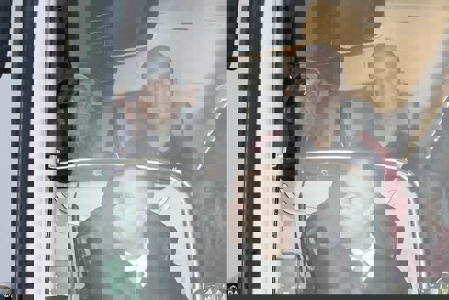 1305359