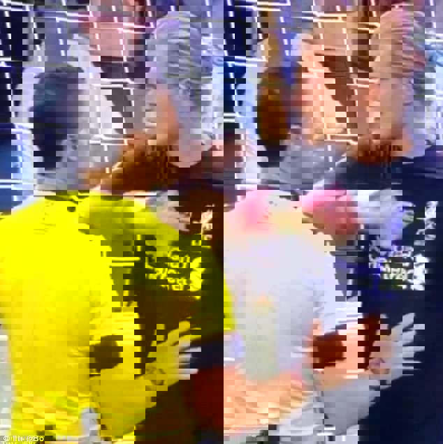 1305372