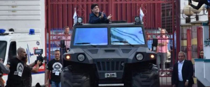 معارفه مارادونا در بلاروس با زره پوش!