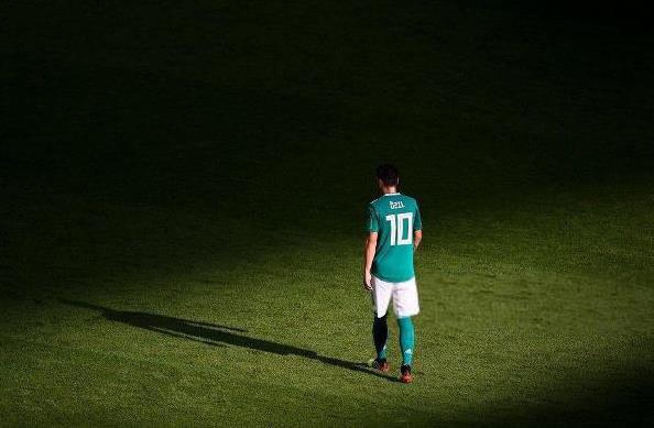 بیلد: اوزیل میگوید همه اشتباه کردهاند به جز من