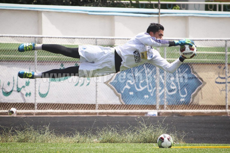 بازگشت گلر مصدوم به تمرینات گروهی استقلال