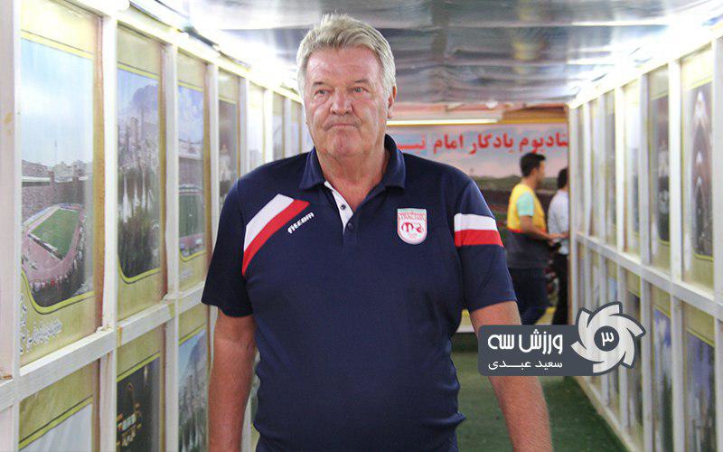 توشاک حرفهایش را زد و از نشست خبری رفت!