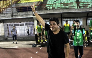 عزیزی:هرکس به من فحش بدهد به او فحش می‌دهم