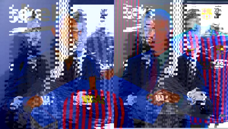 1324989