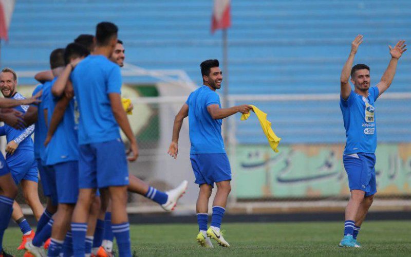 تمرین استقلال با میهمان های ویژه